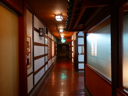14.温泉への廊下(2).jpg
