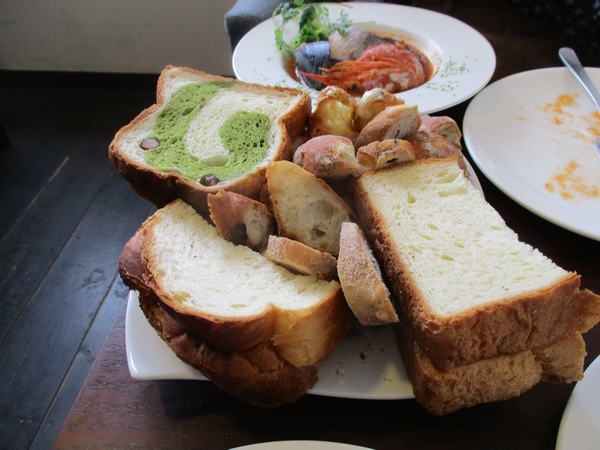 5.食べ放題のパン.JPG